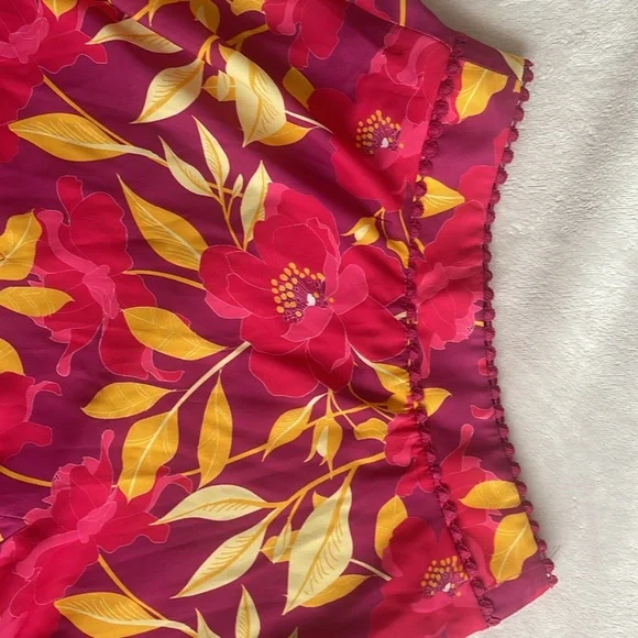 Bebe waistband trim detail printed flowery godet skirt Size 0 NEW WITH TAGS* - Picture 2 of 5